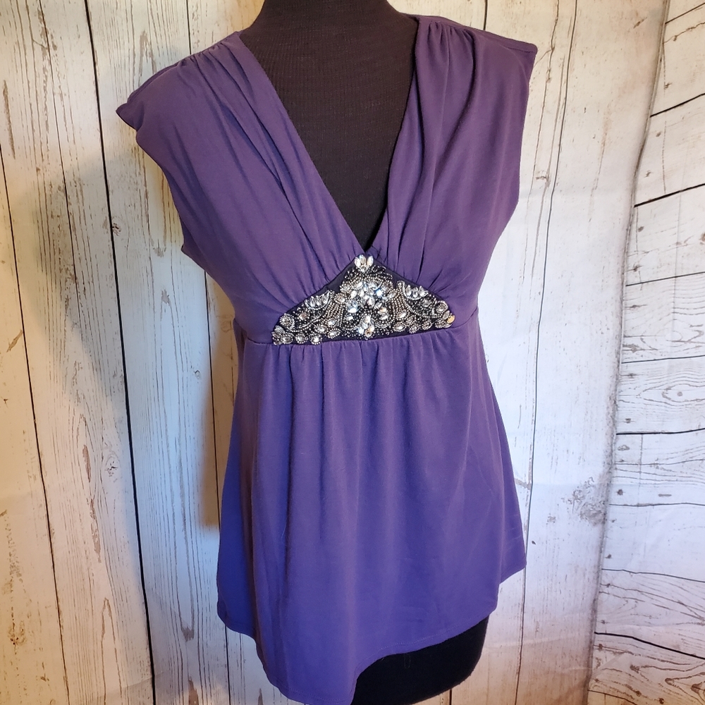 Studio Y V-neck sleeveless top with rhinestones M